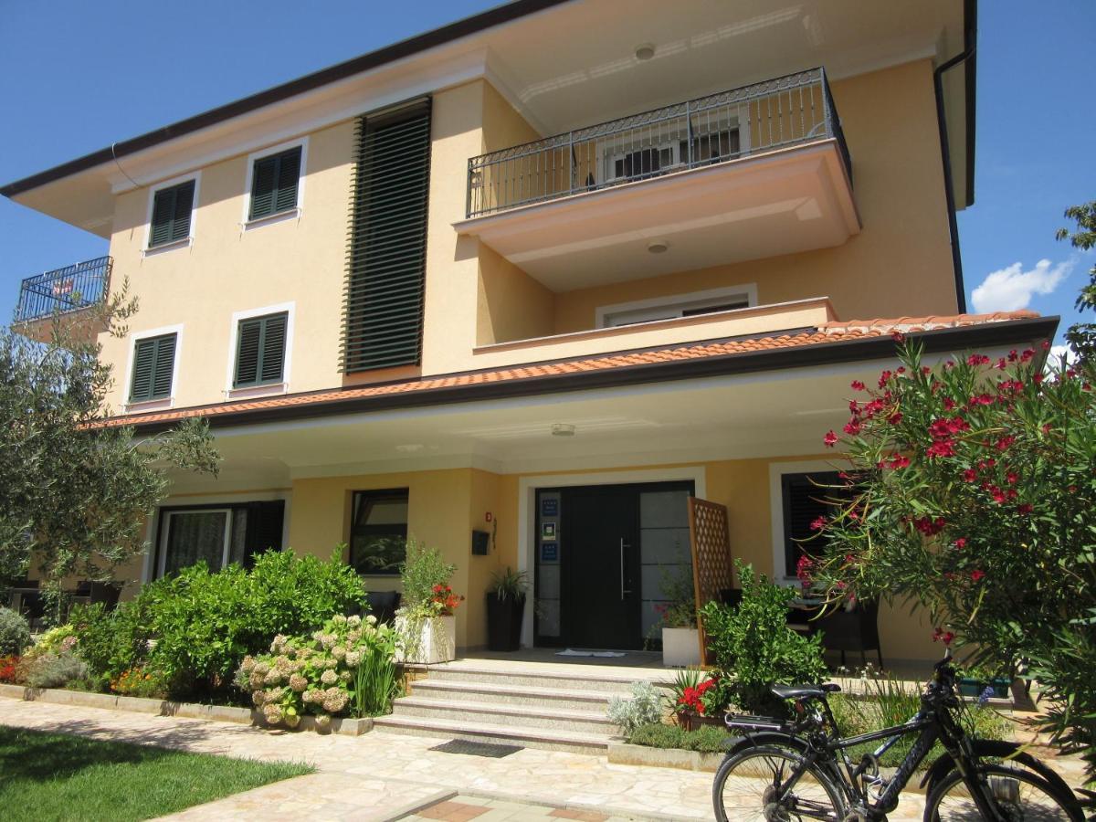 Ema Apartment *