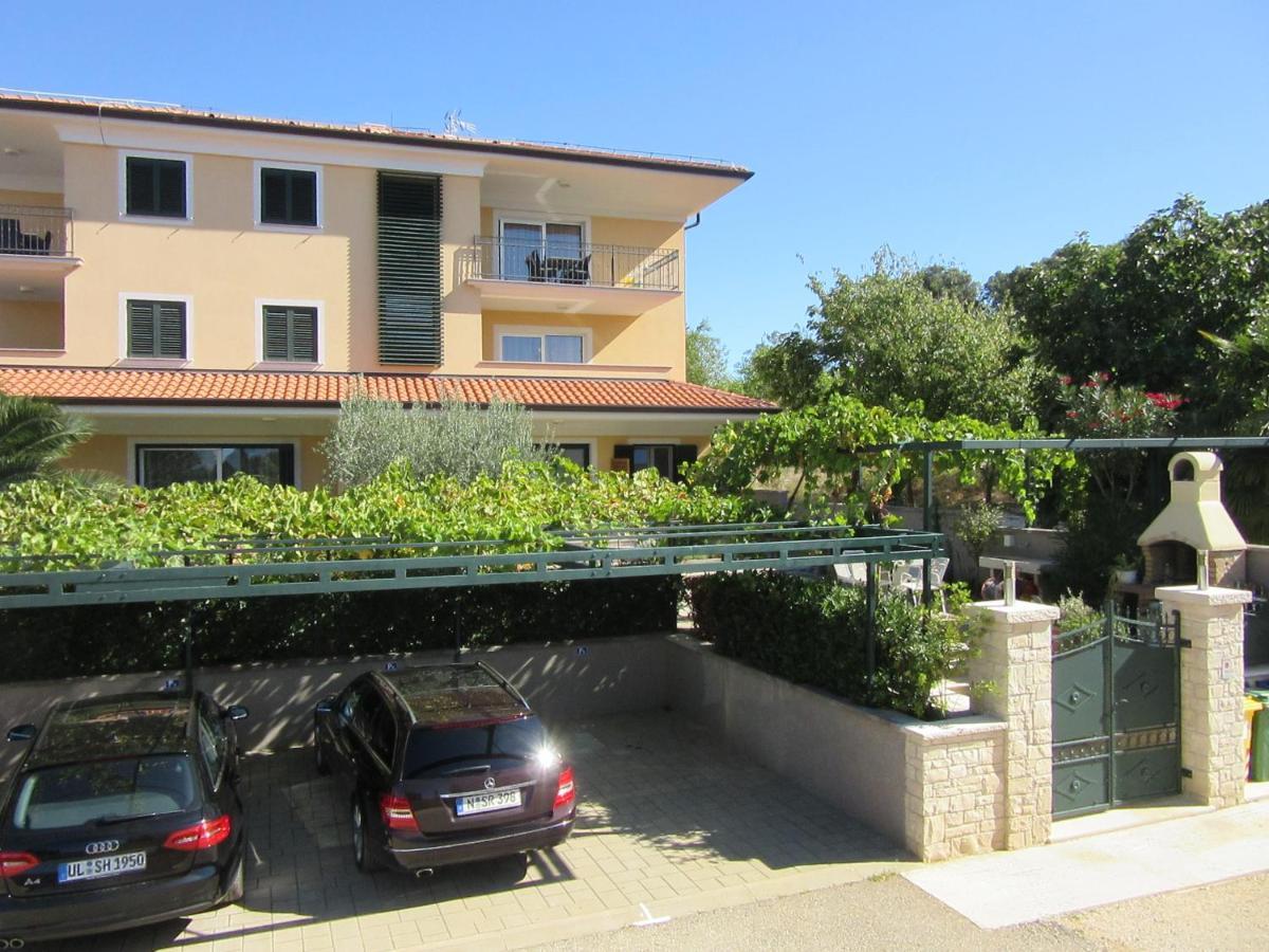 Ema Apartment